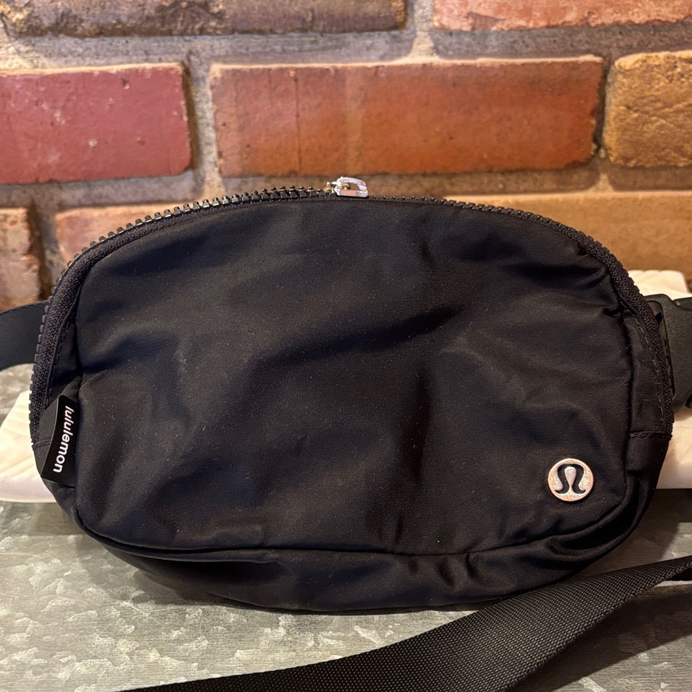 lululemon athletica Black Belt Bag - Picture 3 of 10